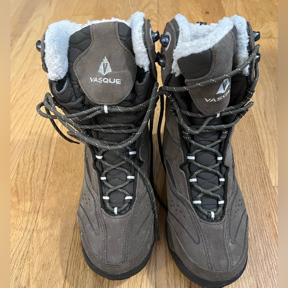 Vasque Brown Hiking Boots with White Inner Fleece Detail Size 6.5